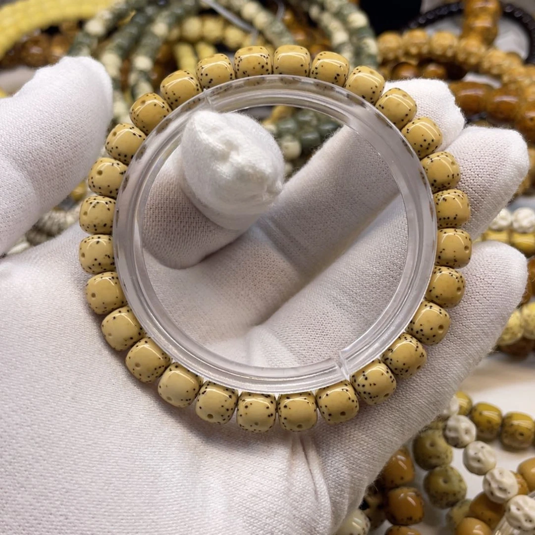 星月菩提吊坠鸡油黄8/7通体大留白月朗星稀