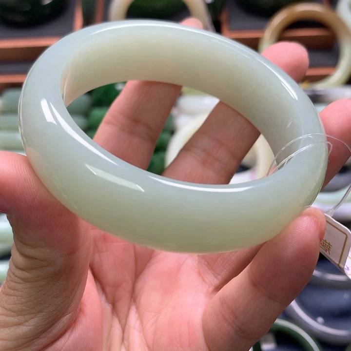 【闪购商品】未镶嵌手镯和田玉35
