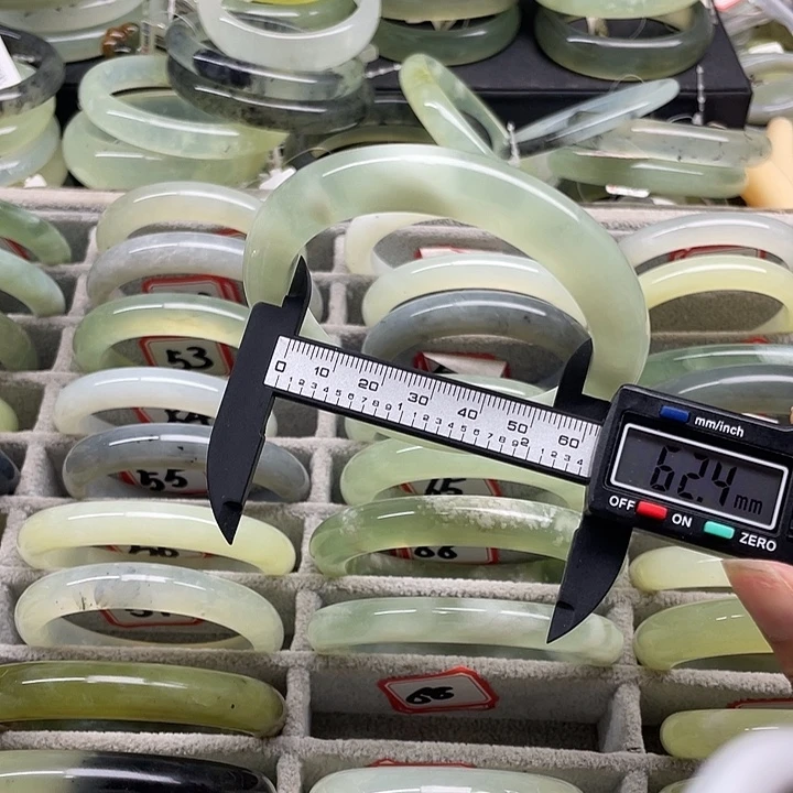 蛇纹石玉未镶嵌手镯68