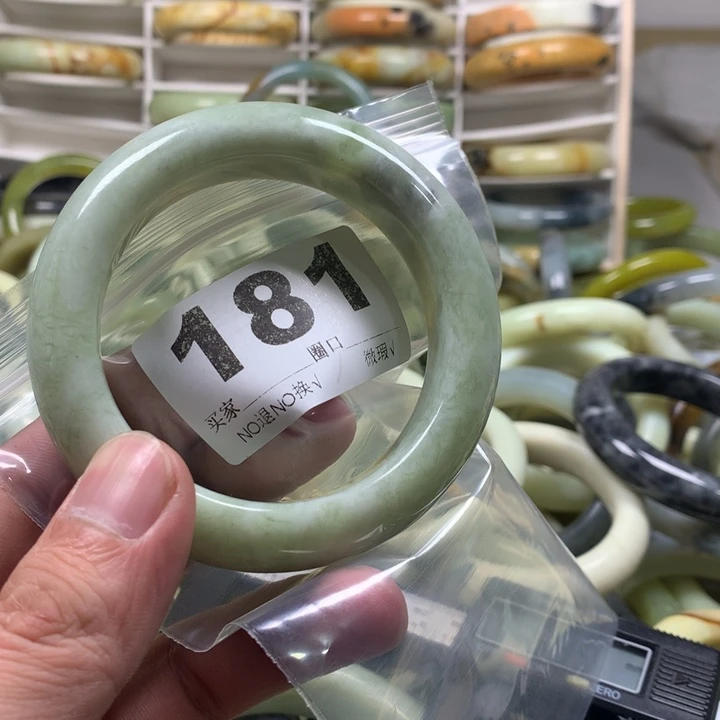 蛇纹石玉手镯未镶嵌泡***℃