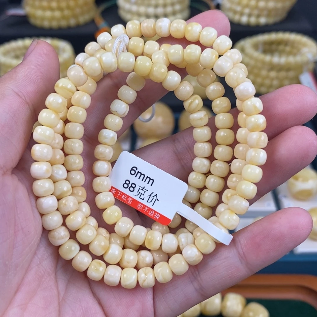 蜜蜡未镶嵌珠宝奇石