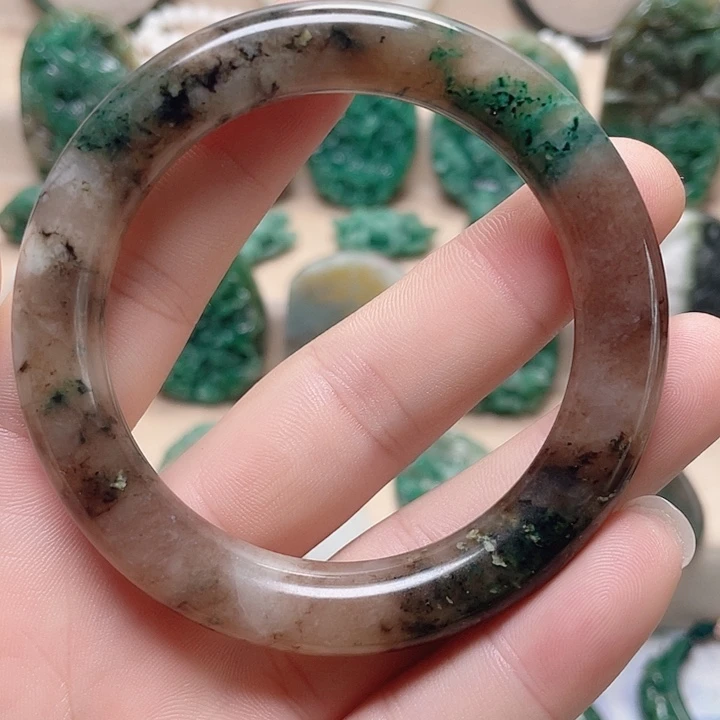 未镶嵌独山玉手镯
