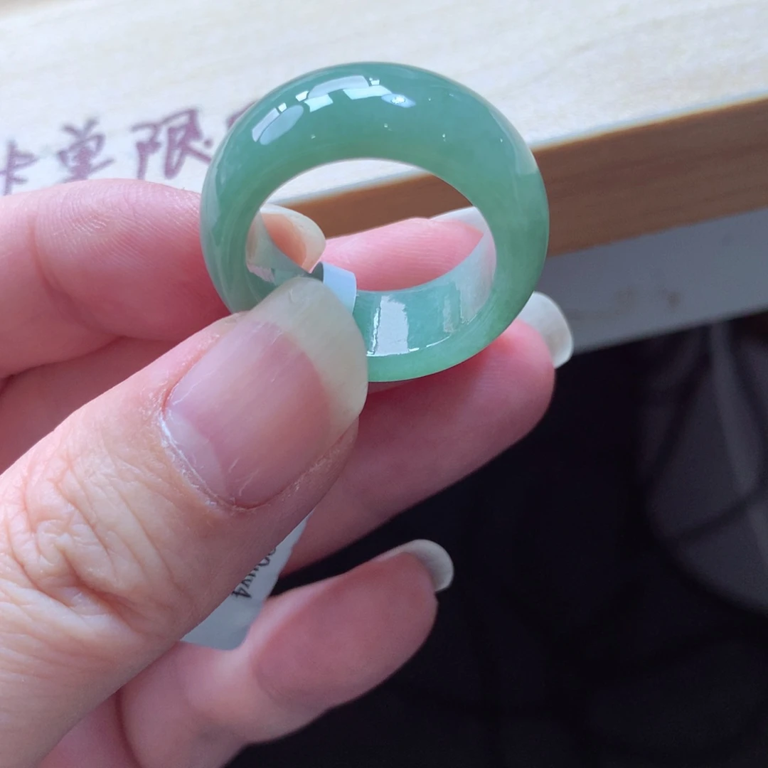 翡翠颈饰未镶嵌吊坠