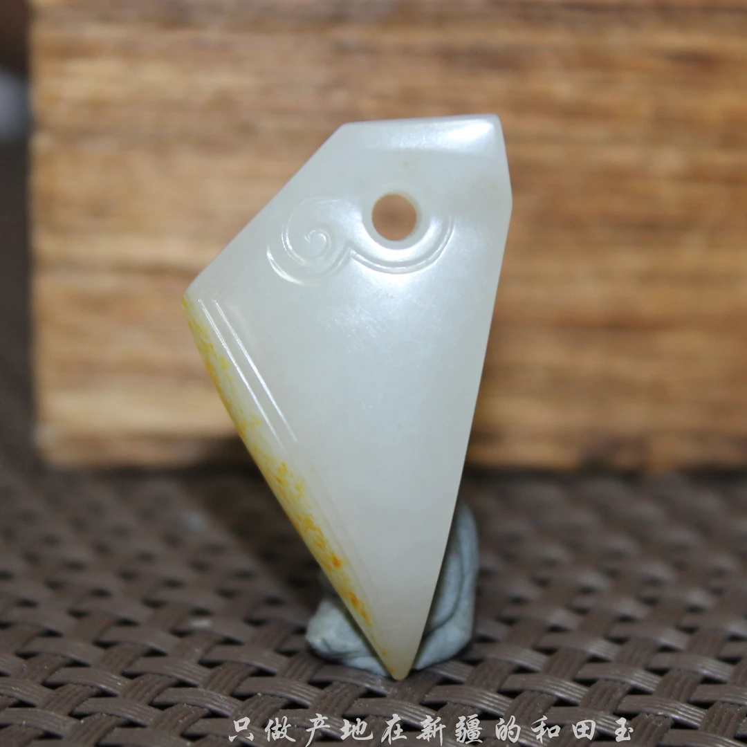 新疆和田玉随形挂件 守护吊坠 10.7克仿古雕刻