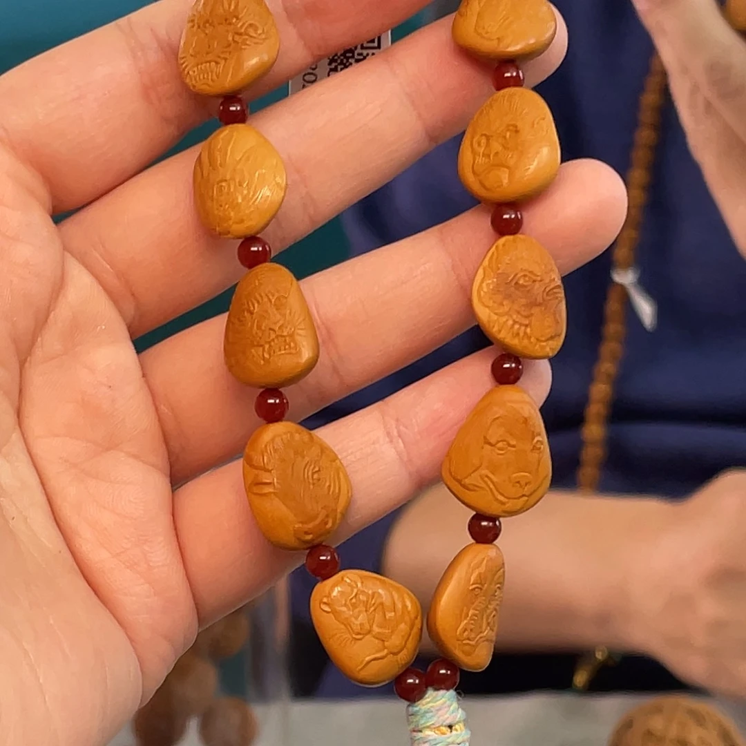 松子十二生肖核雕作品