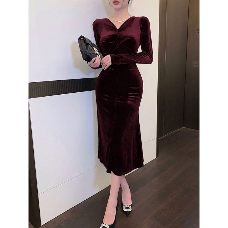 气质红色V领长袖连衣裙2025秋季新款法式修身时尚收腰中长款裙子