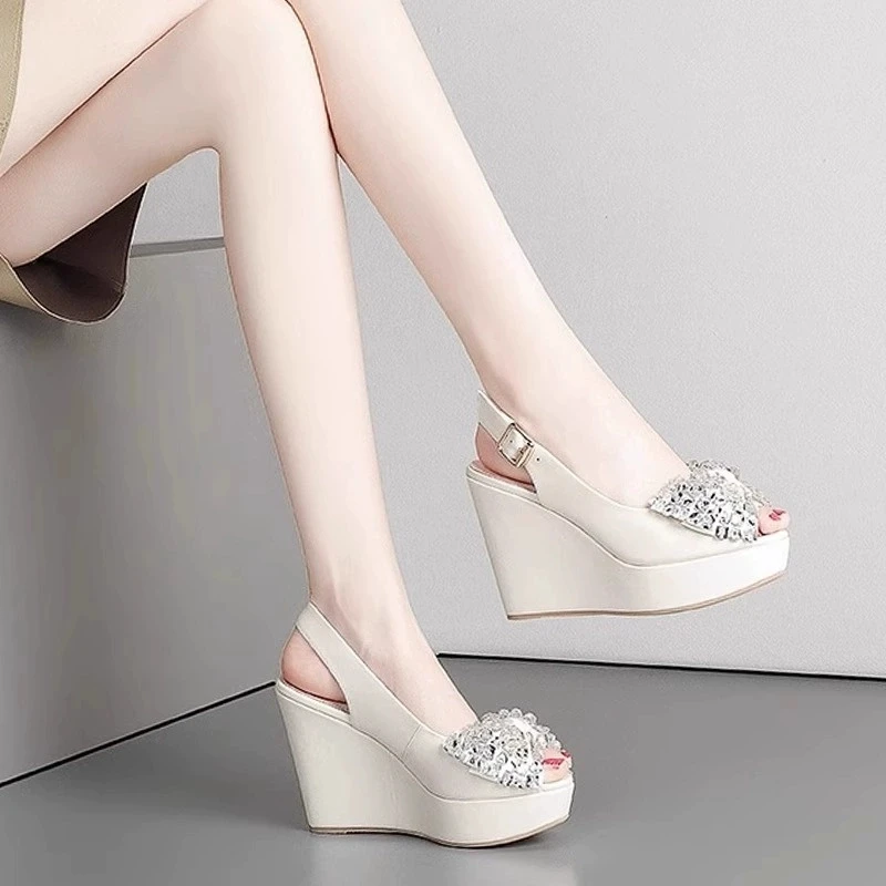 坡跟水钻鱼嘴高跟鞋女2025年夏季新款外穿软皮凉鞋防水台厚底女鞋