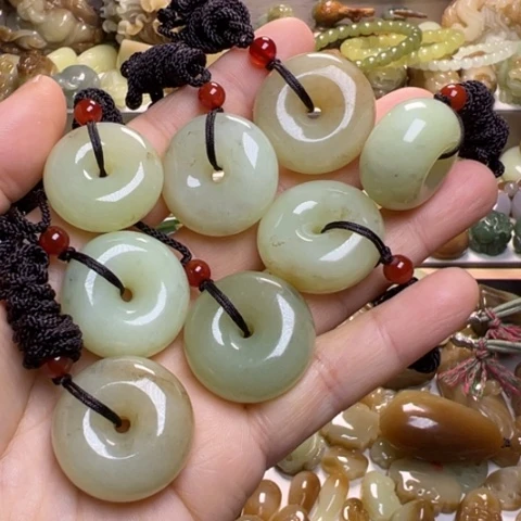 【闪购商品】颈饰未镶嵌和田玉透闪石玉多拍发一