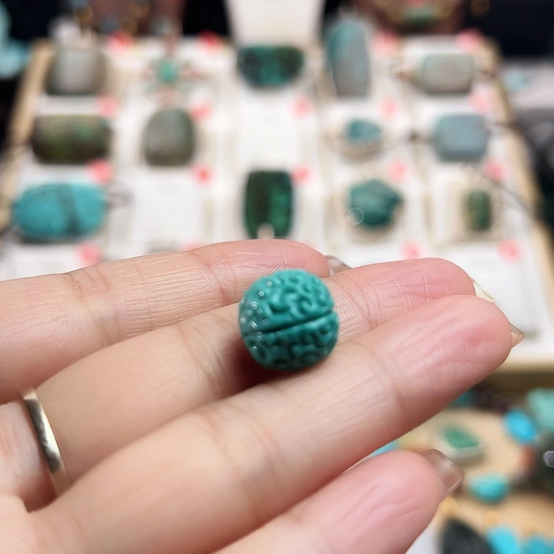 绿松石未镶嵌颈饰