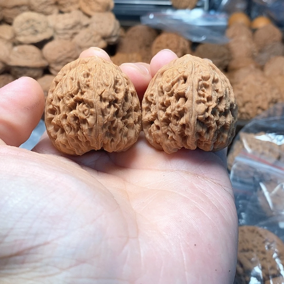 ****1文玩核桃南疆石37