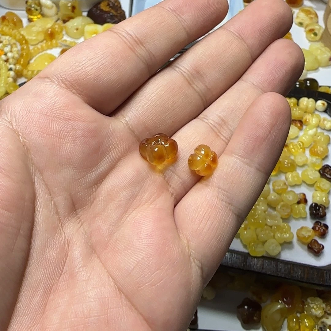 琥珀未镶嵌裸石0.88克