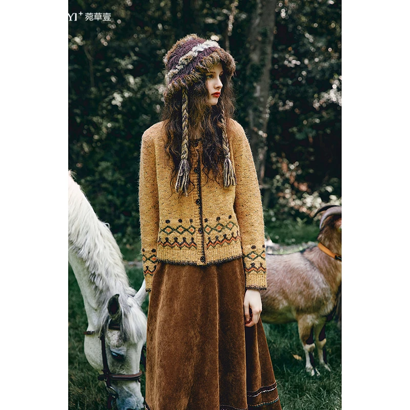 菀壹2025冬季新款复古纱毛衫女短款提花针织羊毛开衫G07621559