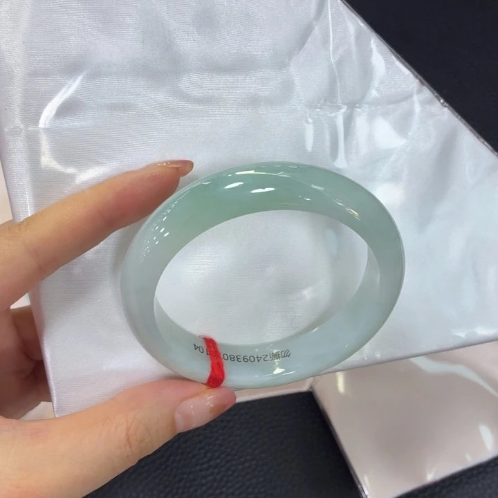 翡翠未镶嵌手镯浅绿色手镯