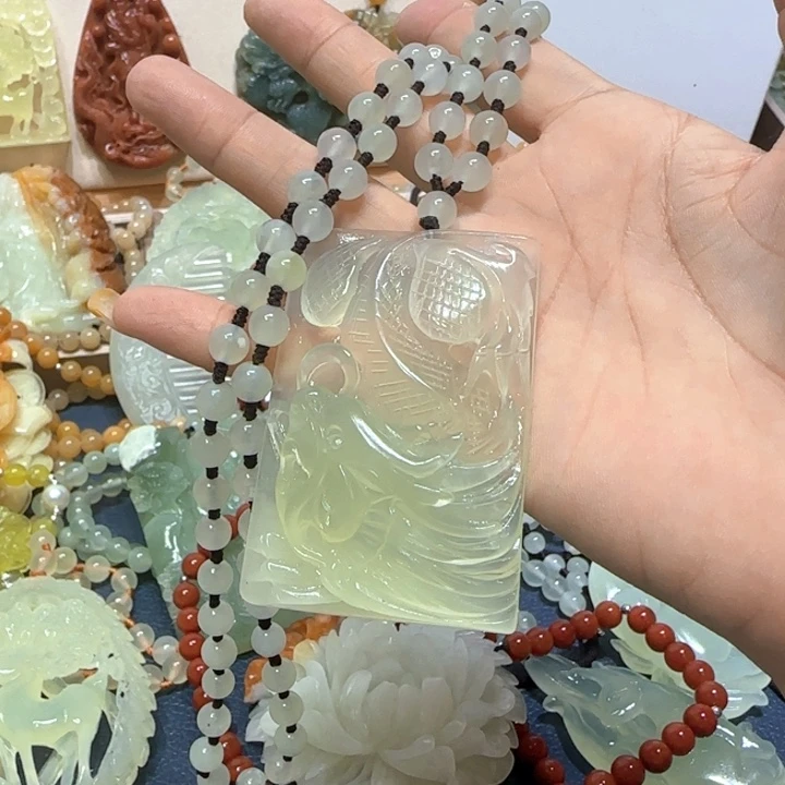 合金蛇纹石玉吊坠