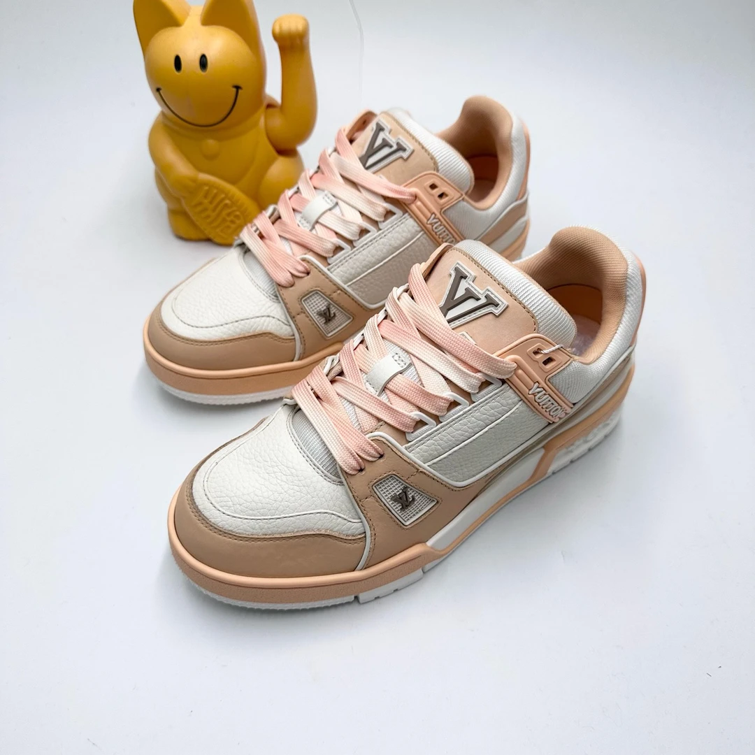 99新 LouisVuitton/路易威登 BB0677/36码/新款奶茶色拼接板鞋