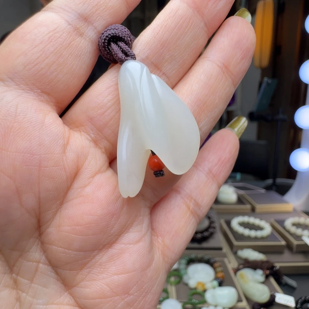 宇***n和田玉未镶嵌颈饰