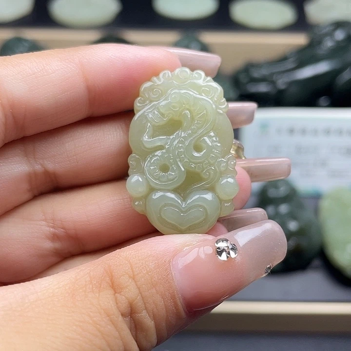 和田玉未镶嵌颈饰