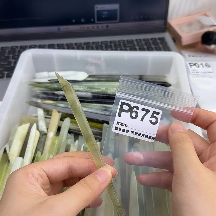 七***^蛇纹石玉未镶嵌发饰