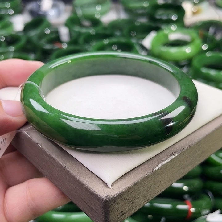 未镶嵌手镯和田玉（碧玉）