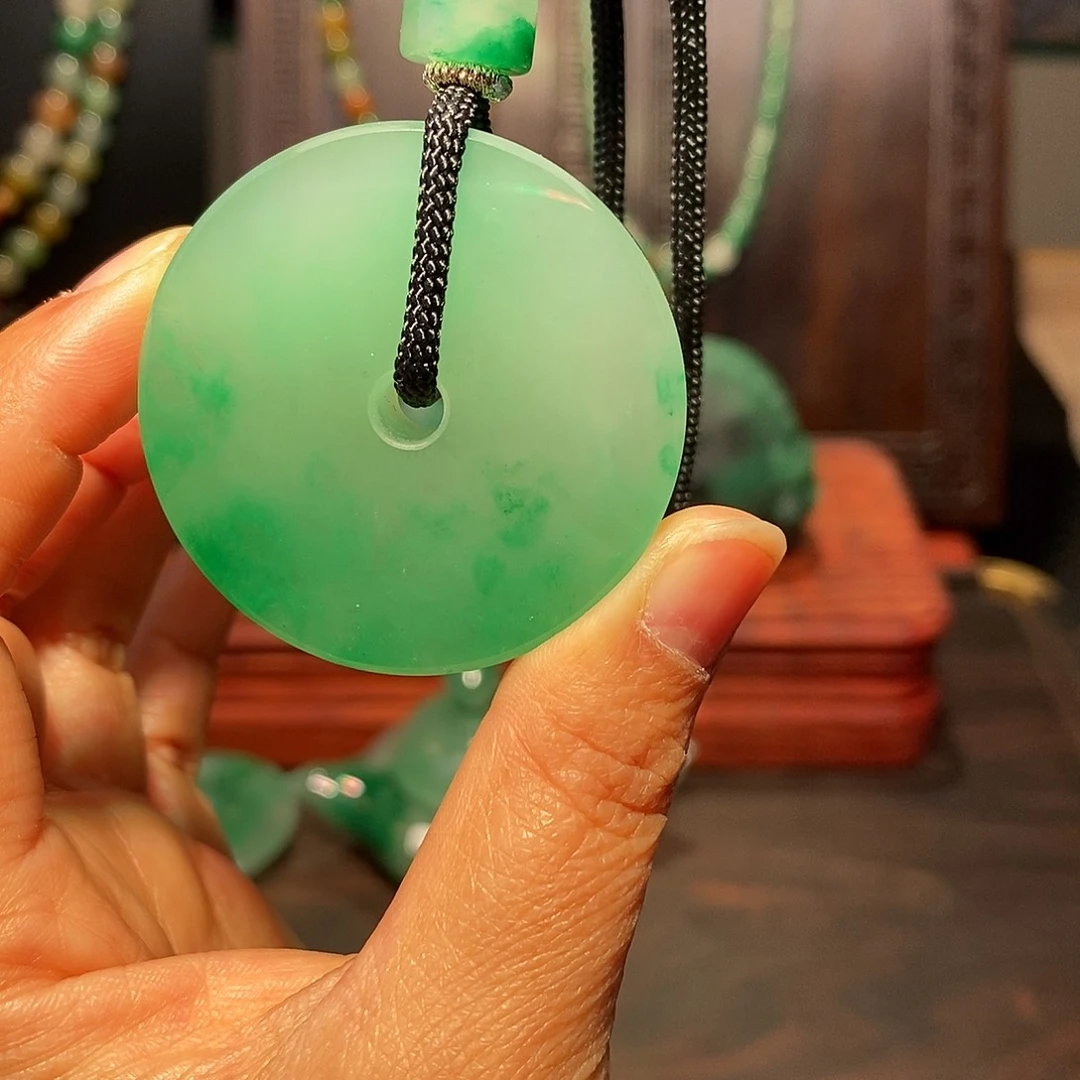 c***n石英质玉（非洲翠）未镶嵌挂件