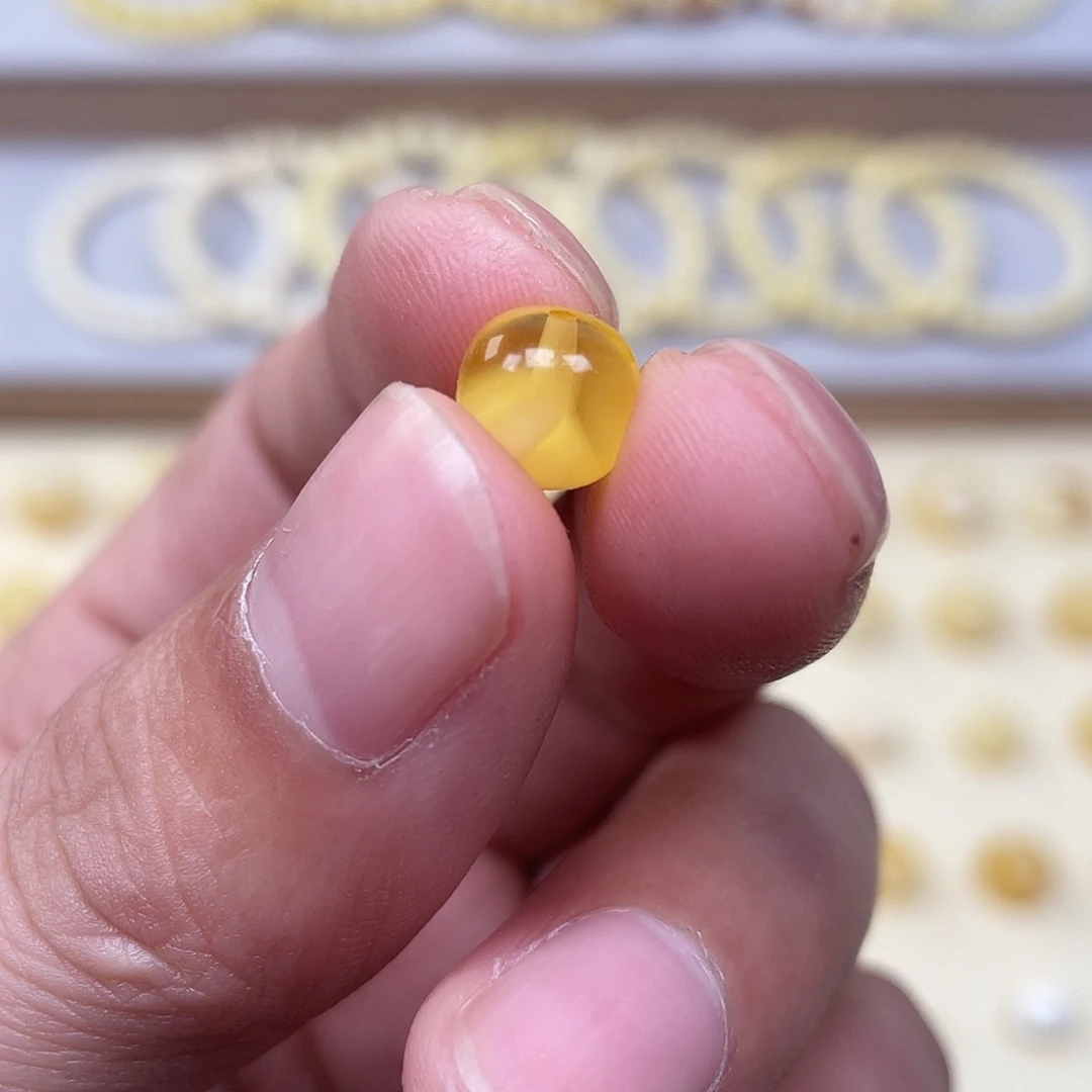琥珀未镶嵌裸石8.1mm
