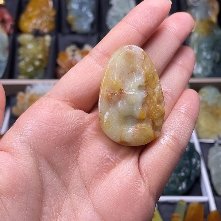 蛇纹石玉未镶嵌颈饰
