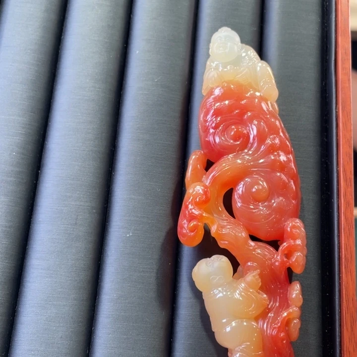 石英质玉（黄龙玉）未镶嵌颈饰
