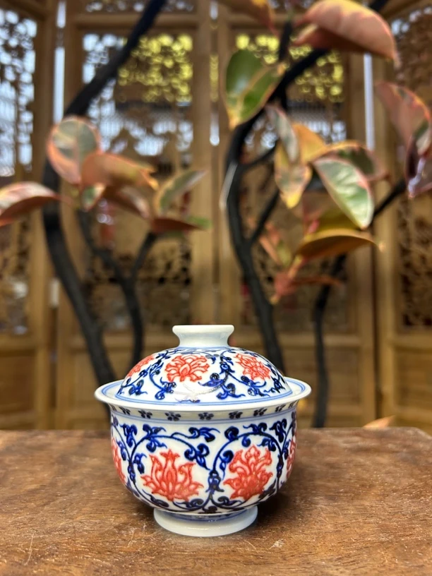 青花釉里红双狮盖碗