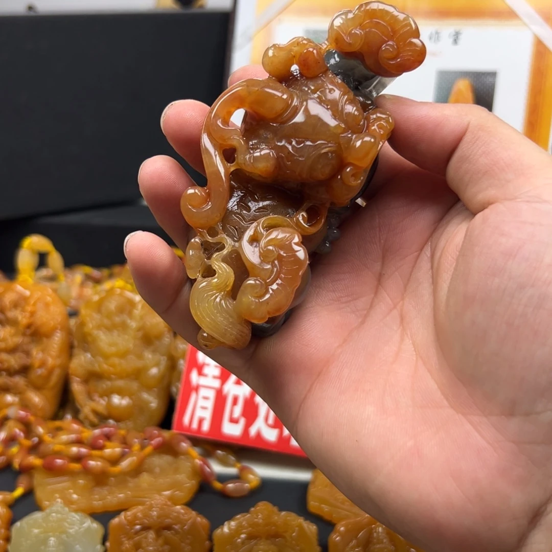未镶嵌石英质玉（黄龙玉）黄龙玉