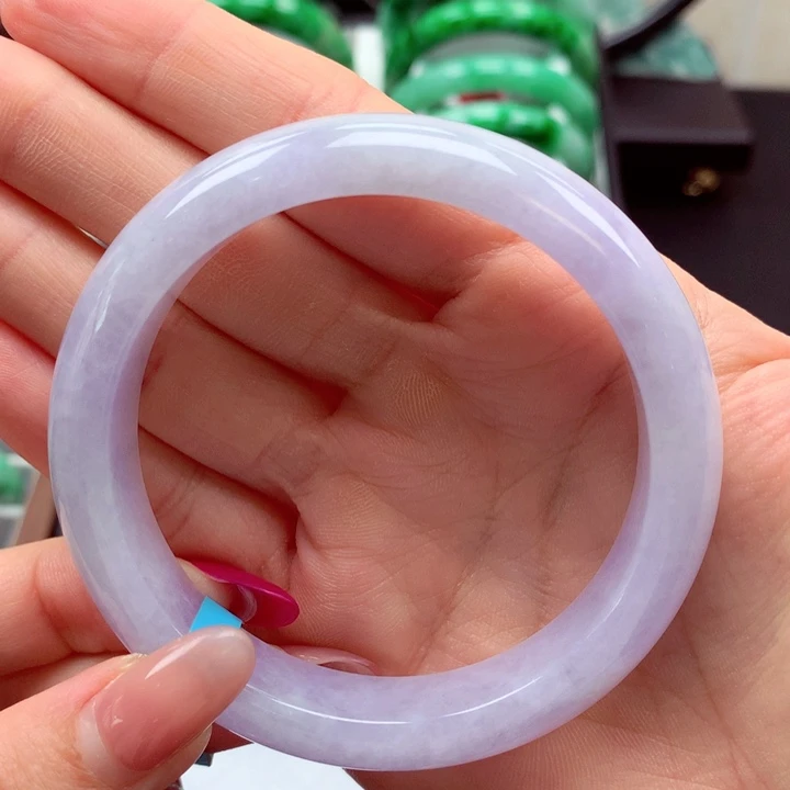 翡翠手镯未镶嵌翡翠