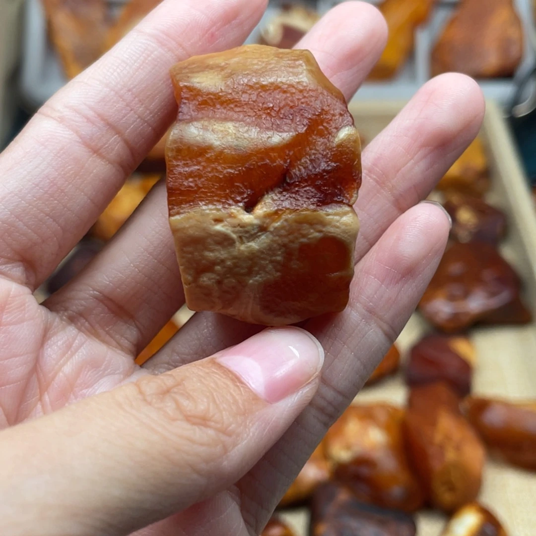 未镶嵌琥珀珠宝奇石