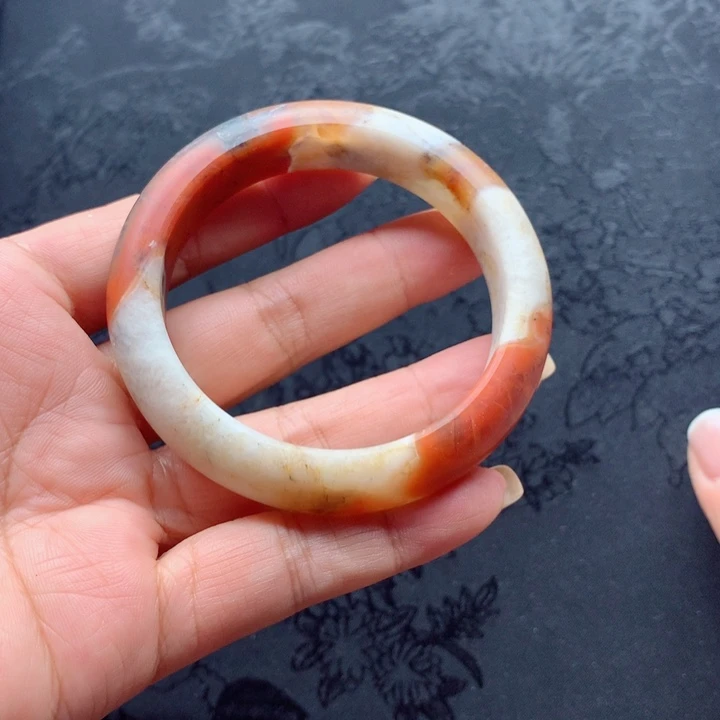 傲***梅未镶嵌南红玛瑙手镯666
