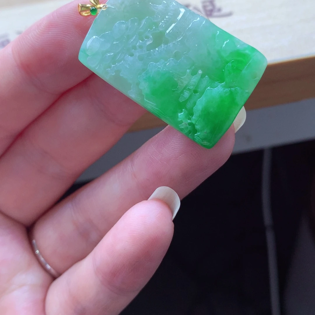 翡翠颈饰18K金镶嵌吊坠