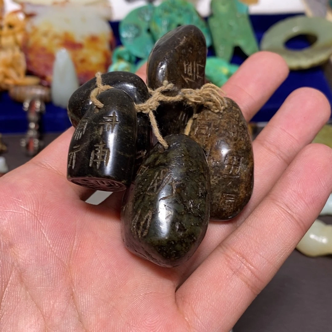 透闪石质玉未镶嵌车挂