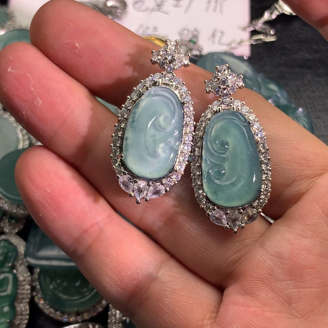 翡翠颈饰未镶嵌如意