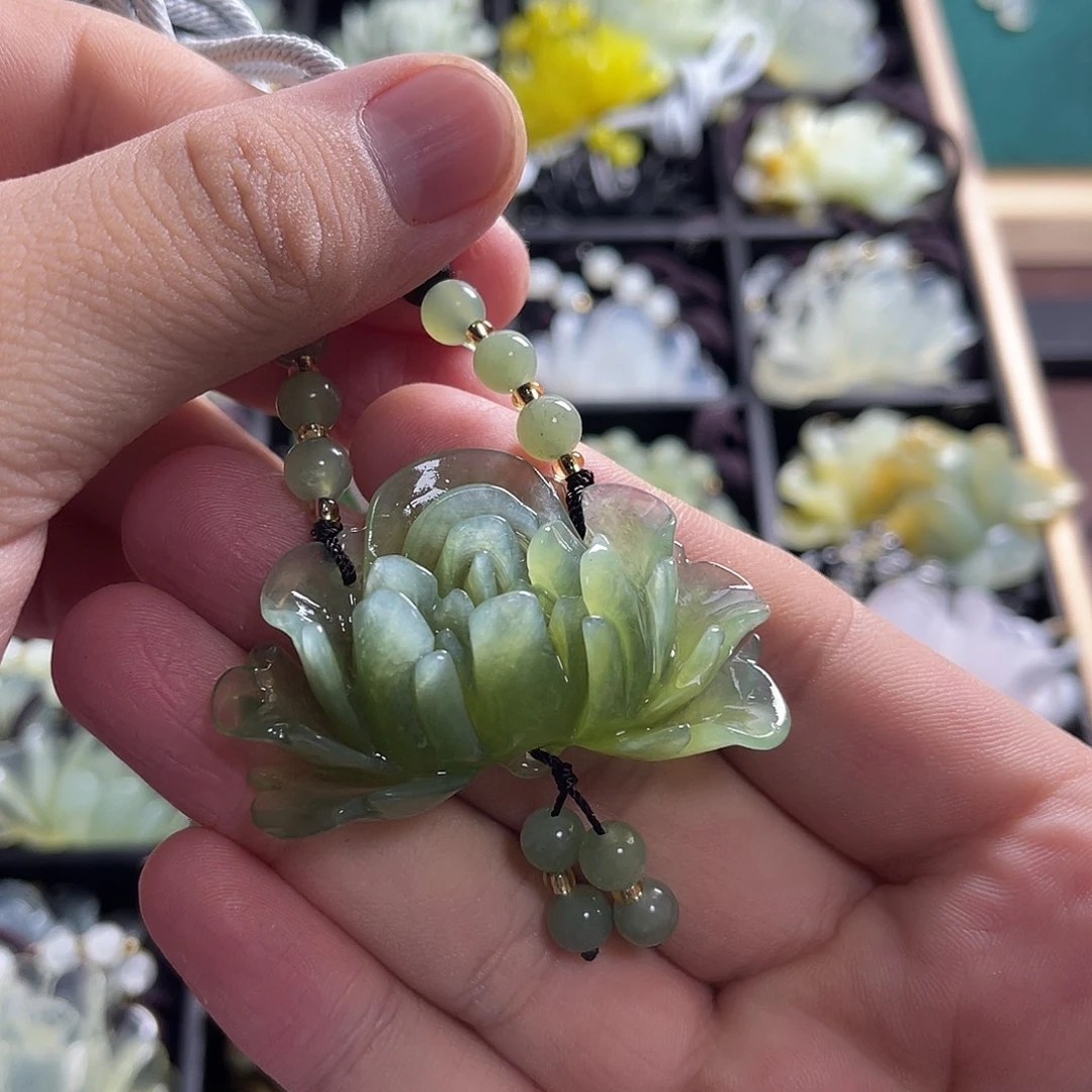 蛇纹石玉未镶嵌颈饰