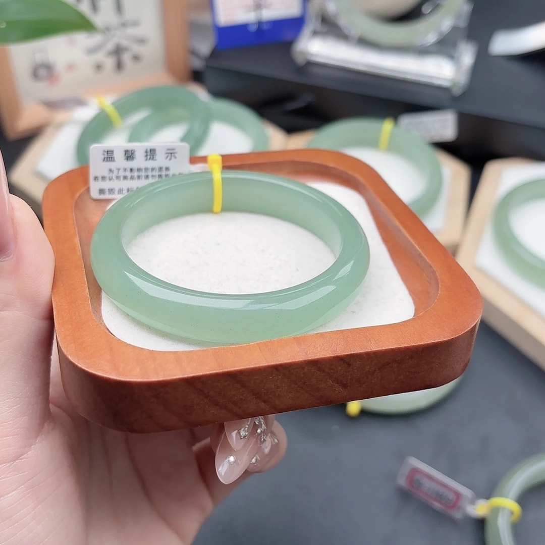 石英质玉未镶嵌手镯