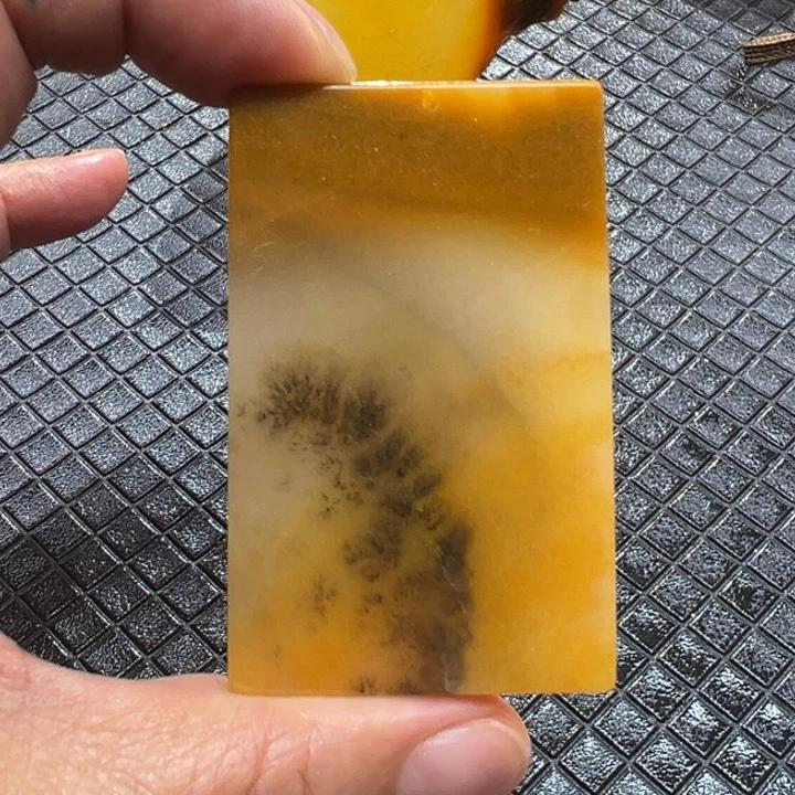 石英质玉未镶嵌颈饰