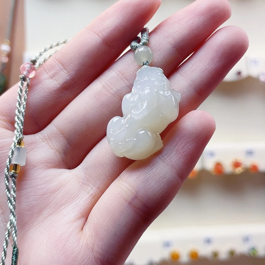 和田玉未镶嵌吊坠(赠链)