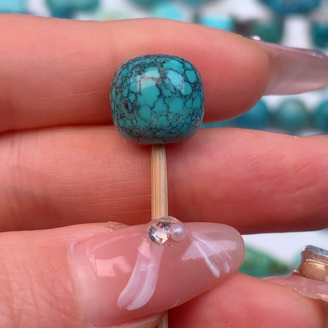 绿松石未镶嵌颈饰