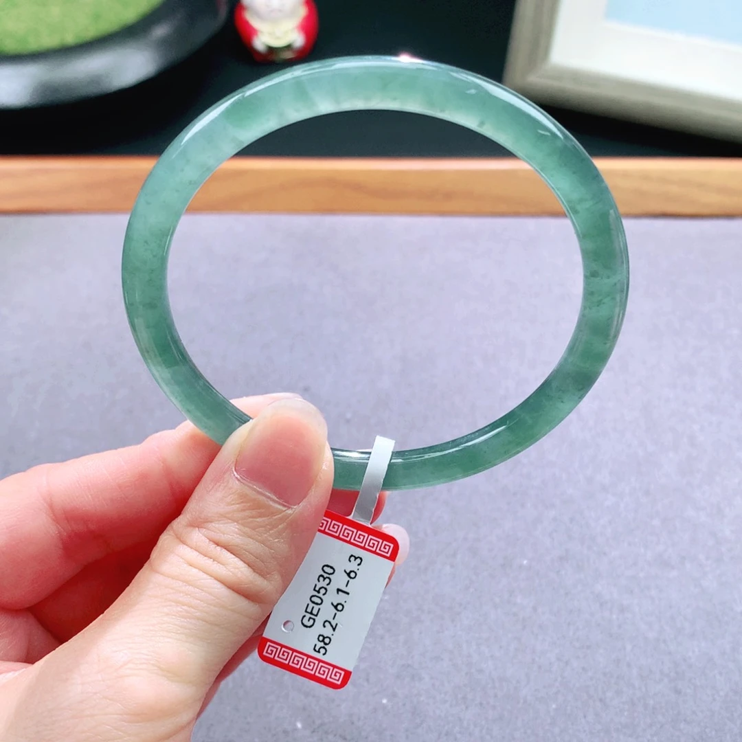 翡翠手镯未镶嵌天然翡翠手镯