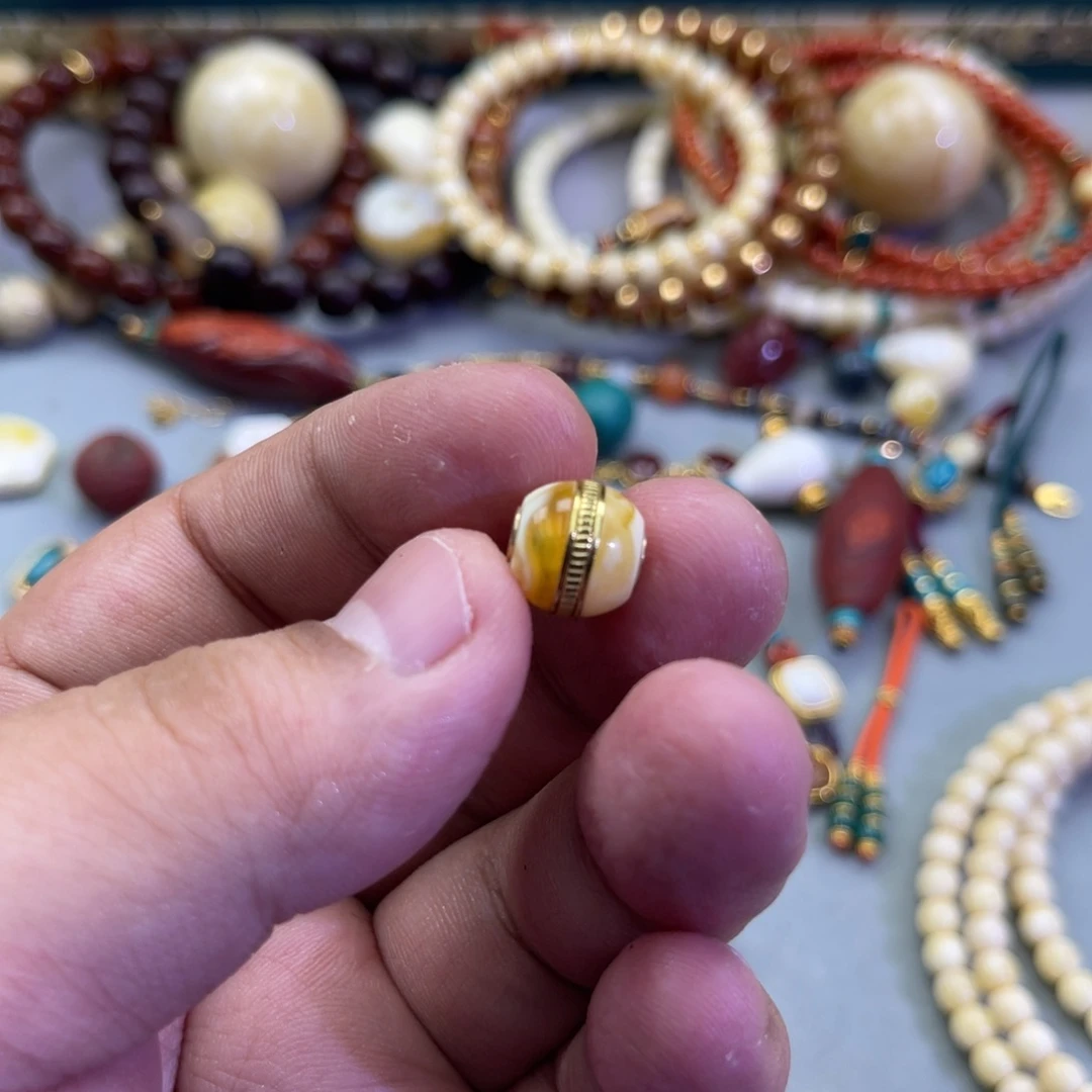 琥珀未镶嵌珠宝奇石23