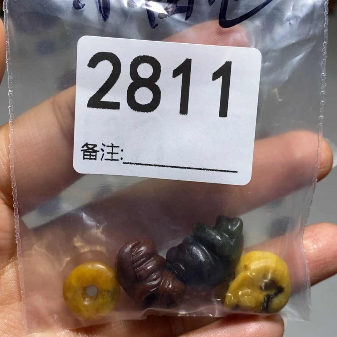 颈饰未镶嵌岫岩河磨玉（透闪石质玉）睡****包