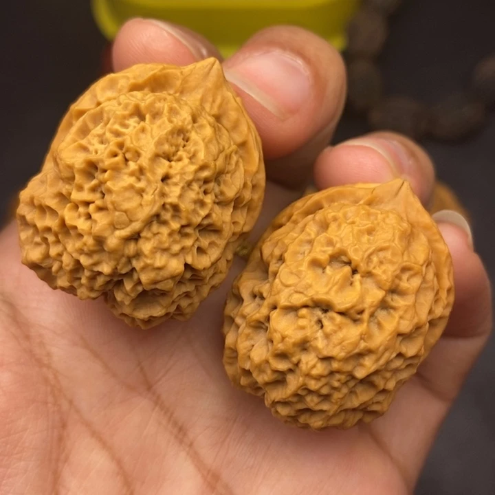 文玩核桃吊坠37尺铁狮子球