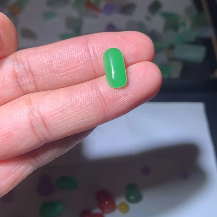 卡***嘉翡翠未镶嵌颈饰挂件