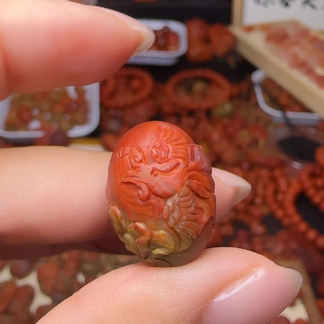 孙***能南红玛瑙未镶嵌颈饰