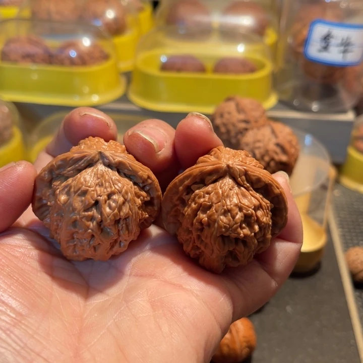 文玩核桃把件三角白40全品