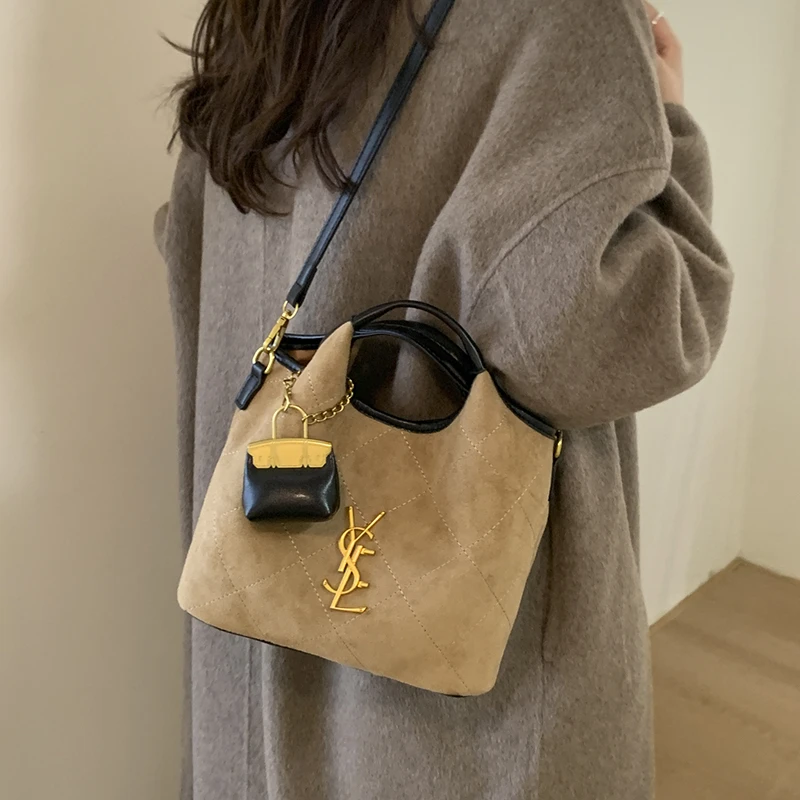 女士双根拉链锁扣水桶包斜挎包复古风腋下包欧美风