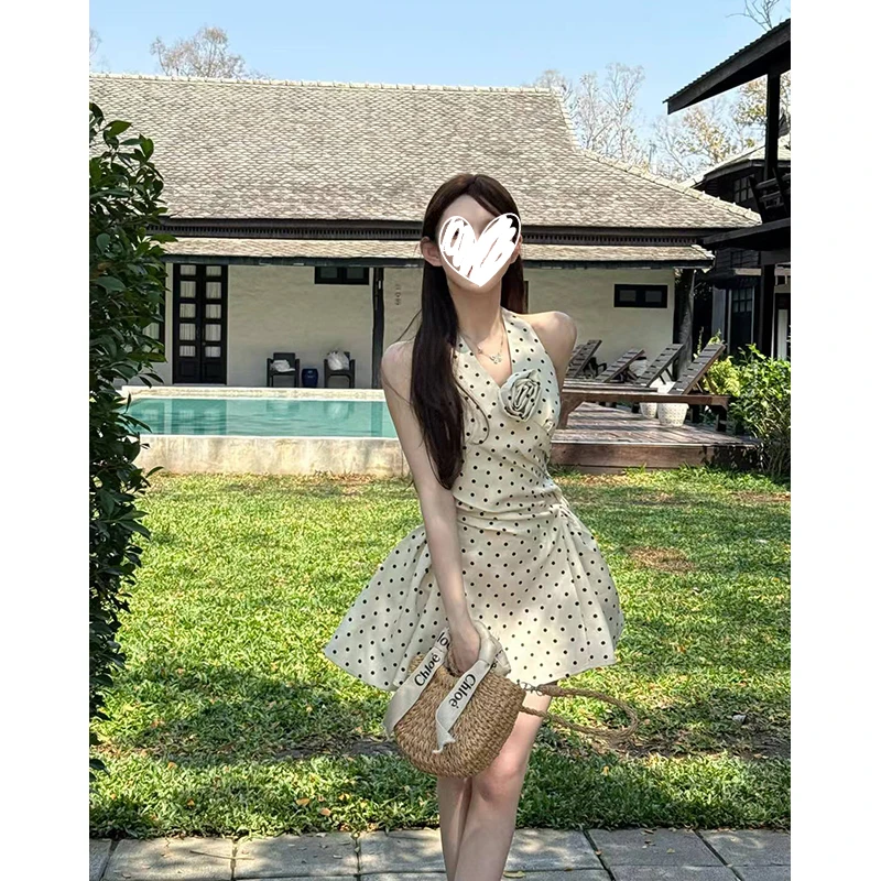 法式气质波点挂脖吊带连衣裙女春夏季新款小众收腰显瘦a字连衣裙