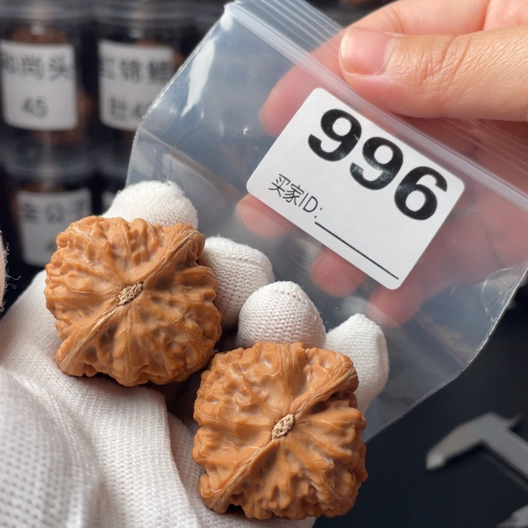 文玩核桃把件全品39红锦鲤